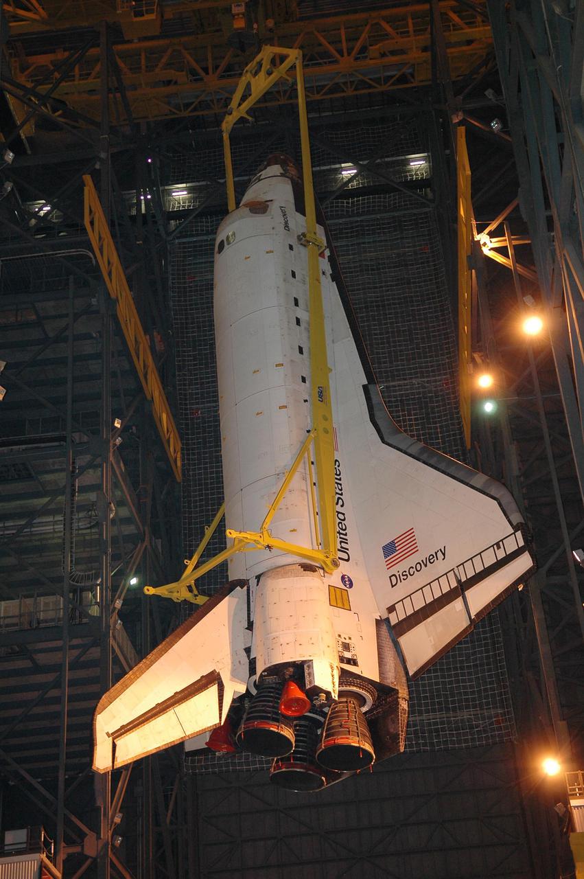 KENNEDY SPACE CENTER, FLA. - In high bay 1 of the Vehicle Assembly Building at NASA’s Kennedy Space Center, the 122-foot-long orbiter Discovery is suspended more than 400 feet above the floor after being lifted away from the 154-foot-high External Tank (below) and Solid Rocket Boosters. After demating from its External Tank (ET), the orbiter will be placed on a transporter in the transfer aisle and moved to high bay 3 for remating with another tank, ET-121. Discovery is expected to be rolled back to the launch pad in mid-June for Return to Flight mission STS-114. The launch window extends from July 13 to July 31.