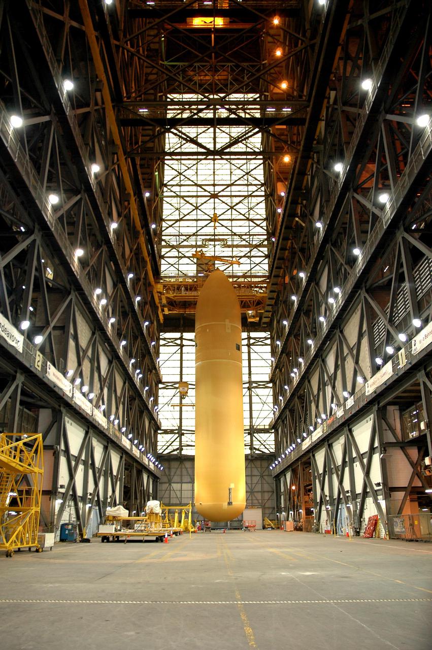 KENNEDY SPACE CENTER, FLA. - Inside NASA Kennedy Space Center’s Vehicle Assembly Building, External Tank 119 is lowered to a point just above the transfer aisle. There it will be lowered horizontally and placed on a transporter in the transfer aisle to be moved to the barge at the Turn Basin. The tank will embark on a voyage around the Florida peninsula to the Michoud Assembly Facility in New Orleans. Delivered to KSC in June, ET-119 is the third newly redesigned tank.