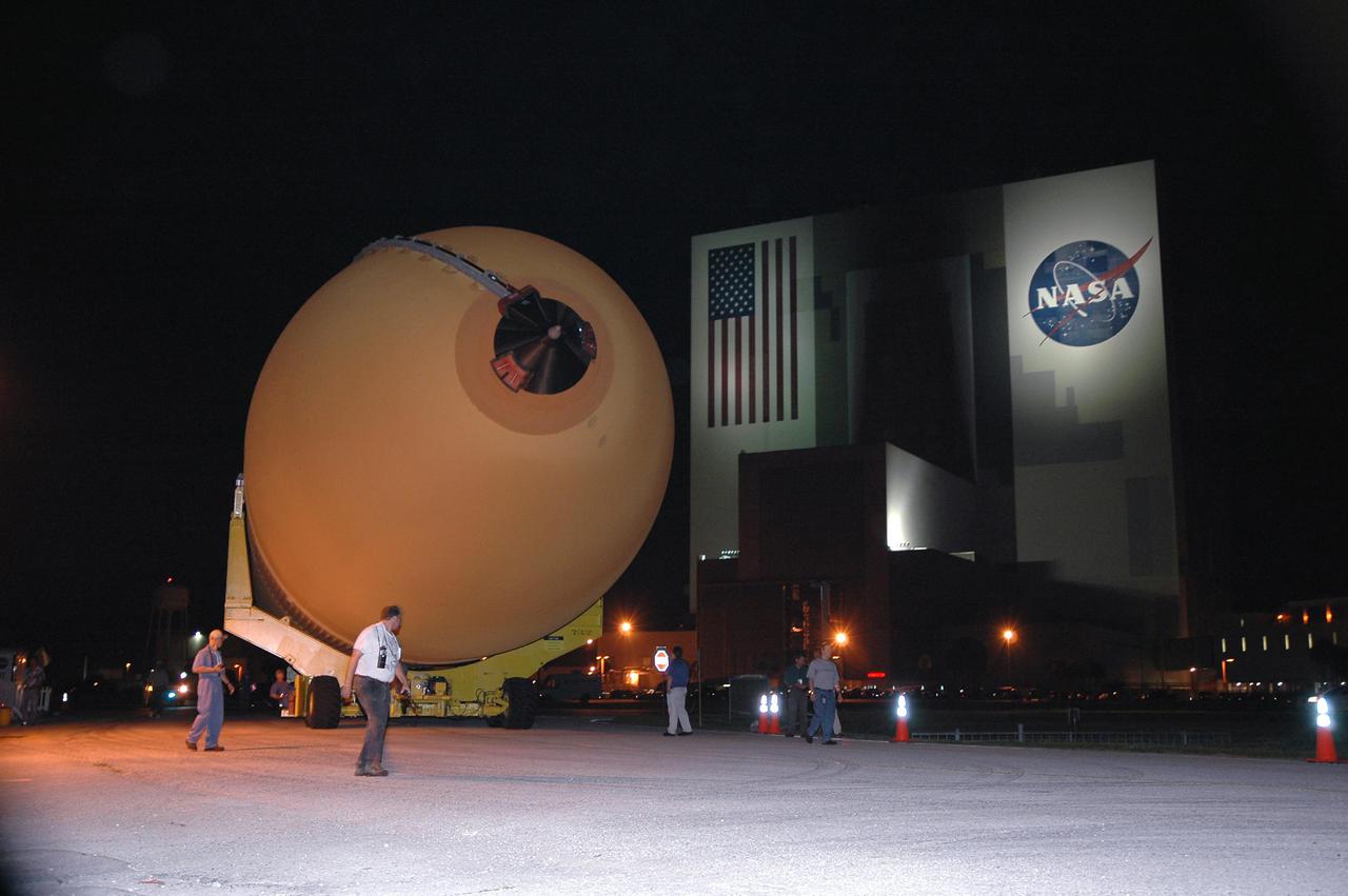 KENNEDY SPACE CENTER, FLA. - Just before dawn, External Tank 119 rolls away from NASA Kennedy Space Center’s Vehicle Assembly Building. It is being moved to the barge at the Turn Basin. The tank will embark on a voyage around the Florida peninsula to the Michoud Assembly Facility in New Orleans. Delivered to KSC in June, ET-119 is the third newly redesigned tank.