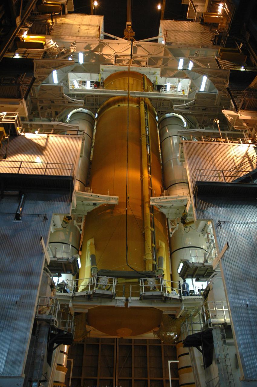 KENNEDY SPACE CENTER, FLA. - In NASA Kennedy Space Center’s Vehicle Assembly Building, an external tank is demated from the solid rocket boosters originally scheduled to fly on mission STS-121 with Space Shuttle Atlantis. It will temporarily be stored in a checkout cell in the VAB and await assignment to a future mission.