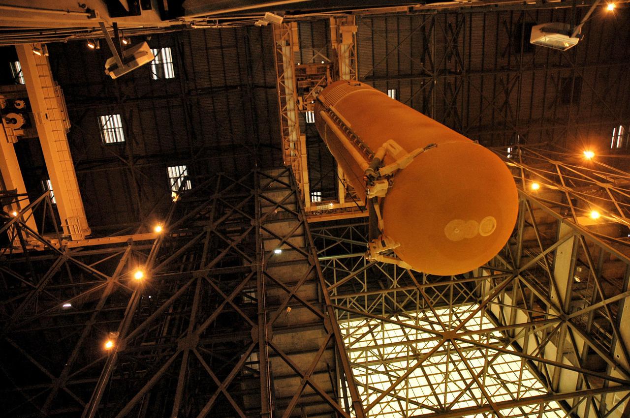 KENNEDY SPACE CENTER, FLA. - In In NASA Kennedy Space Center’s Vehicle Assembly Building, an external tank is lifted into the upper levels of the high bay after being demated from the solid rocket boosters originally scheduled to fly on mission STS-121 with Space Shuttle Atlantis. It will temporarily be stored in a checkout cell in the VAB and await assignment to a future mission.