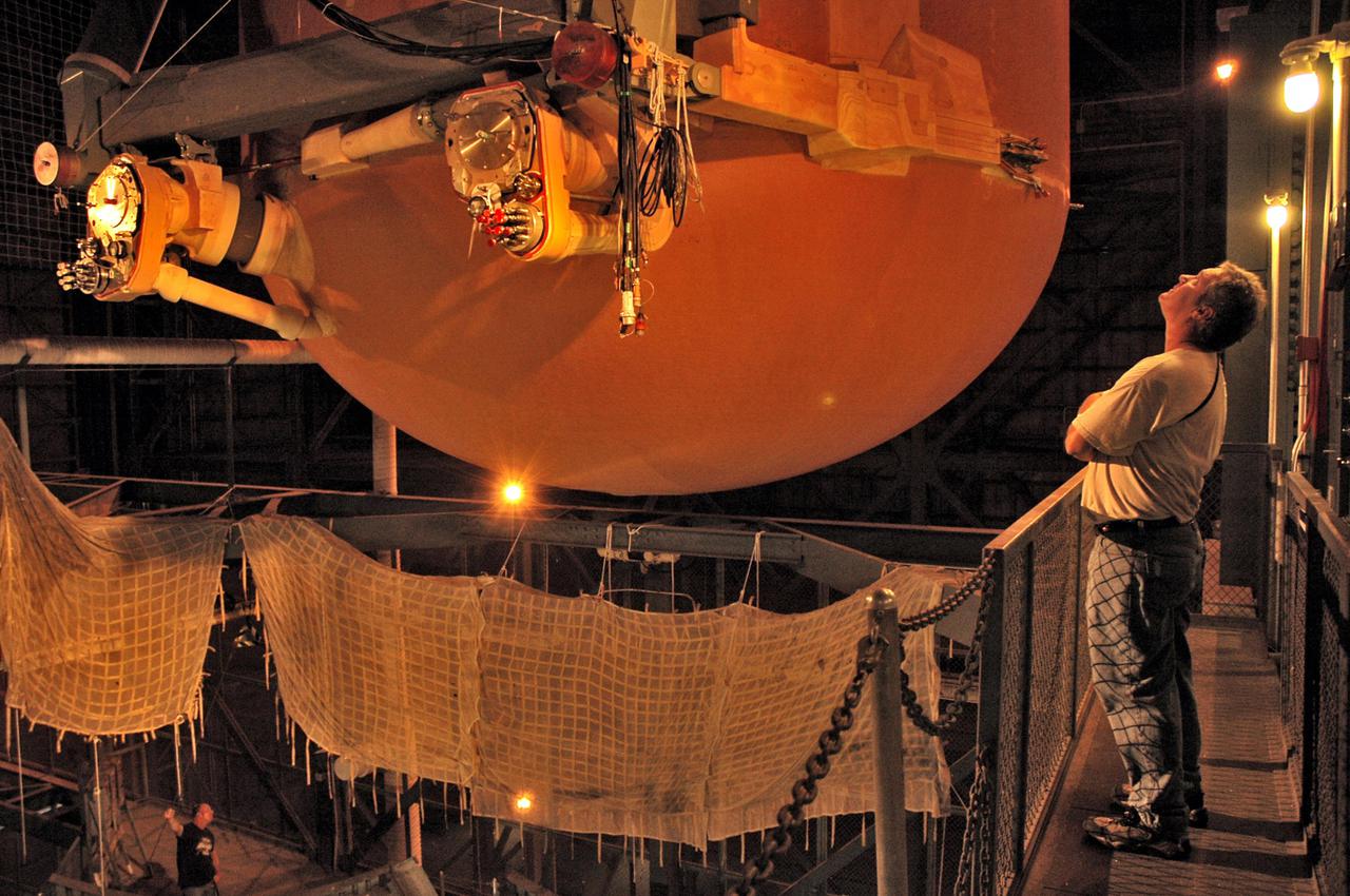 KENNEDY SPACE CENTER, FLA. - In NASA Kennedy Space Center’s Vehicle Assembly Building, an external tank is lifted into the upper levels of the high bay after being demated from the solid rocket boosters originally scheduled to fly on mission STS-121 with Space Shuttle Atlantis. It will temporarily be stored in a checkout cell in the VAB and await assignment to a future mission.