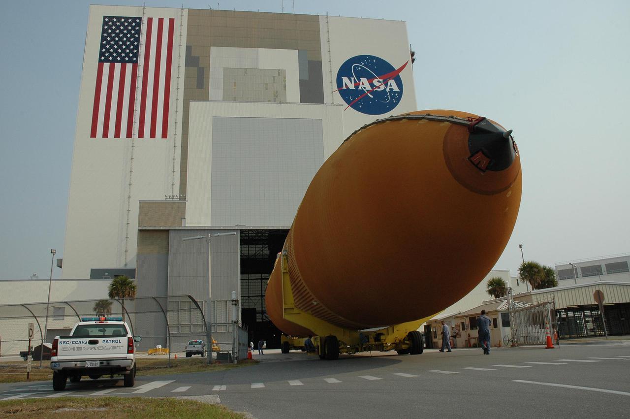 KENNEDY SPACE CENTER, FLA. -- Aboard its transporter, external tank No. 117 moves toward the open doors of the Vehicle Assembly Building. The tank was offloaded from the Pegasus barge in the nearby turn basin.ET-117 arrived aboard the barge after its voyage around the Florida Peninsula from the Michoud Assembly Facility near New Orleans. The tank is slated for mission STS-118, which is targeted for launch in early August. ET-117 will be moved into a checkout cell in high bay 2 of the VAB for processing. Photo credit: NASA_Jack Pfaller