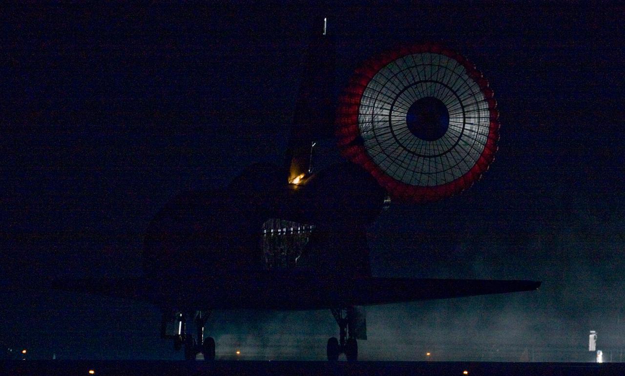 Space shuttle Endeavour lands at the Kennedy Space Center, Shuttle Landing Facility, Cape Canaveral, Florida, USA, 26 March 2008. Endeavour completed a sixteen day mission to the International Space Station where it delivered the latest KIBO Experiment Module and the Canadian Robot DEXTRE.   The mission STS-123 also had five space walks associated with the mission.Endeavour landed on  the second landing possibility.
