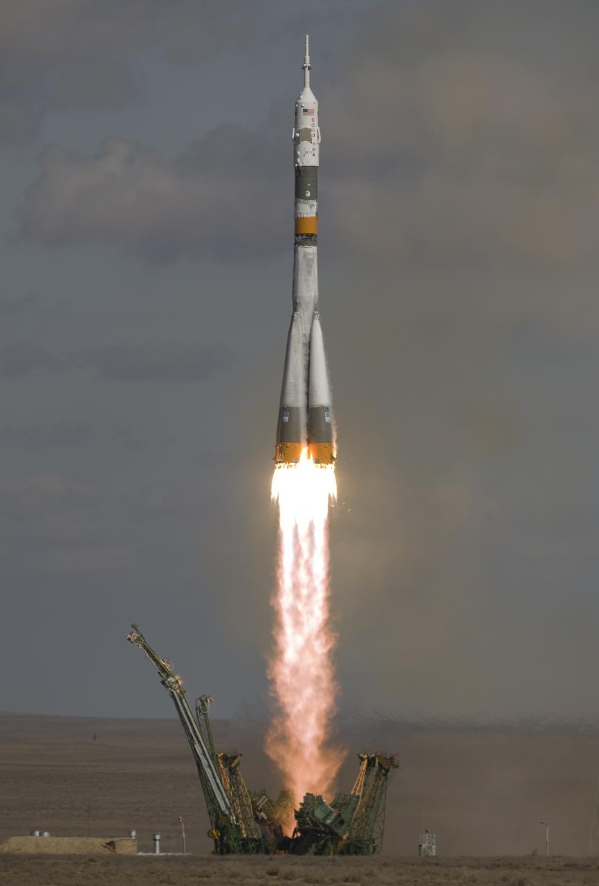 The Soyuz TMA-13 spacecraft, carrying Expedition 18 Commander Michael Fincke, Flight Engineer Yury V. Lonchakov and American Spaceflight Participant Richard Garriott, launches, Sunday, Oct. 12, 2008, from the Baikonur Cosmodrome in Kazakhstan. The three crew members are scheduled to dock with the International Space Station on Oct. 14. Fincke and Lonchakov will spend six months on the station, while Garriott will return to Earth Oct. 24, 2008 with two of the Expedition 17 crewmembers currently on the International Space Station. Photo Credit: (NASA/Bill Ingalls)