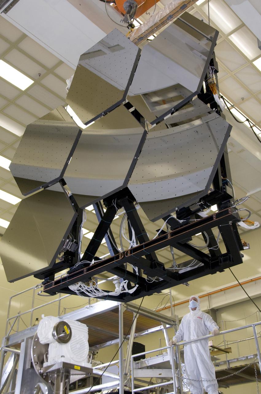 ERNIE WRIGHT, TEST DIRECTOR, MONITORS MOVE OF TEST STAND WITH SIX JWST (JAMES WEBB SPACE TELESCOPE) PRIMARY MIRROR SEGMENT ASSEMBLIES AT MARSHALL'S X-RAY AND CRYOGENIC FACILITY.