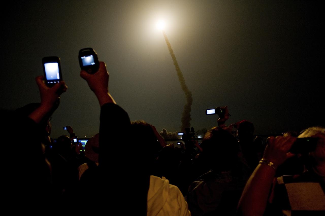 SPECTATORS AT THE BANANA CREEK VIEWING AREA AT KENNEDYY SPACE CENTER USE THEIR PHONES AND CAMERAS TO DOCUMENT THE LAUNCH OF STS-131