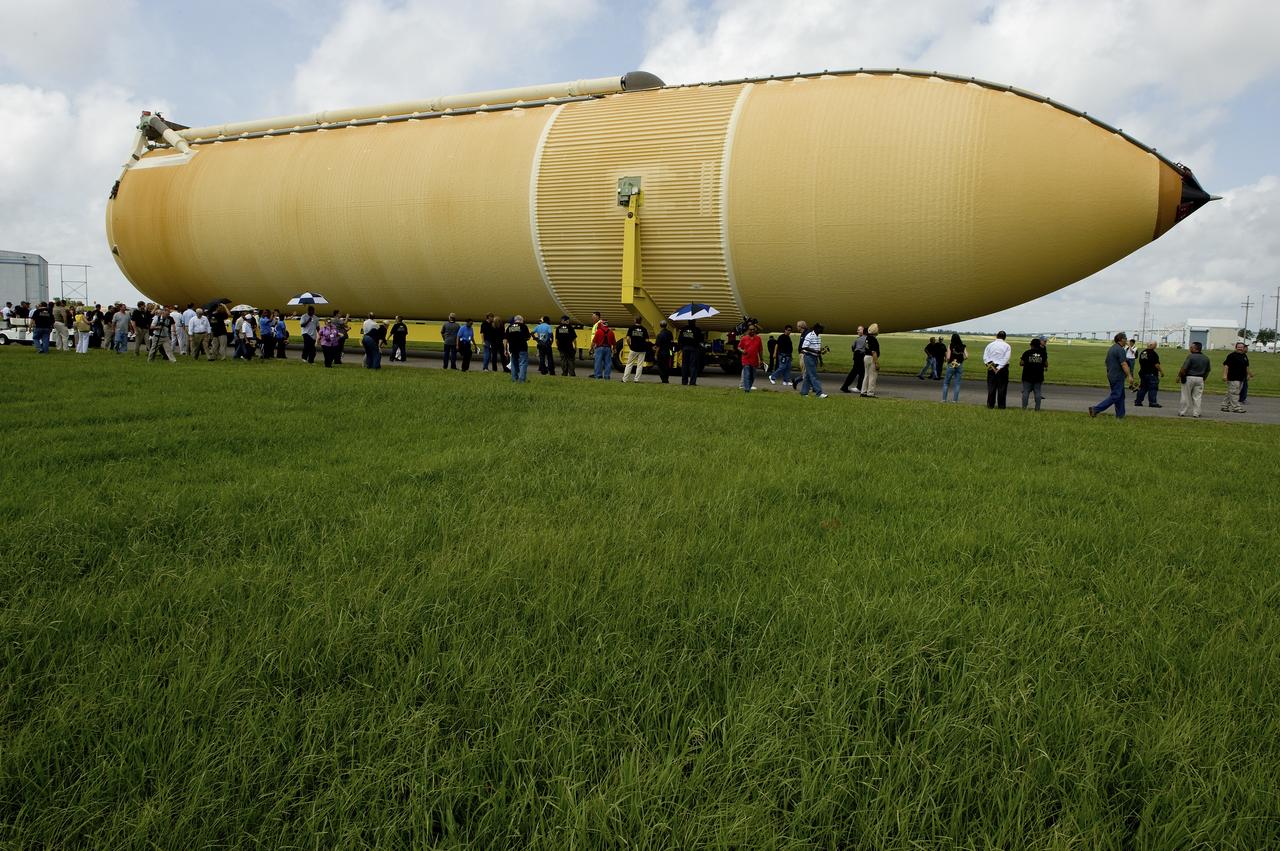 THE FINAL PRODUCTION EXTERNAL TANK ROLLS TOWARDS IT’S BARGE RIDE TO CAPE CANVERAL, FL AFTER A CEREMONY MARKING THE OCCASION AT THE MICHOUD ASSEMBLY FACILITY IN NEW ORLEANS, LA.  