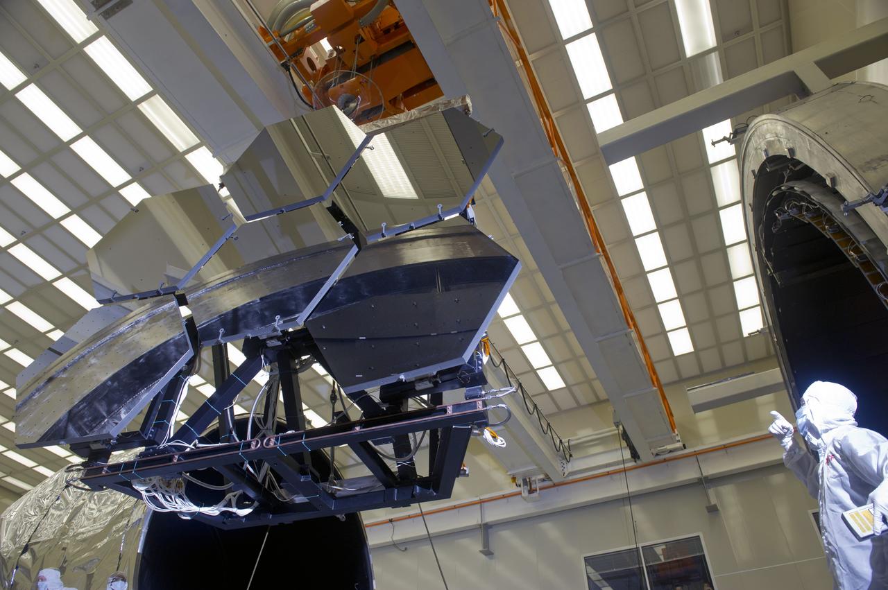 JAMES WEBB SPACE TELESCOPE CRYOGENIC TEST #4 SIX MIRROR DE-INTEGRATION, JULY 13, 2010, MSFC X-RAY & CRYOGENIC FACILITY