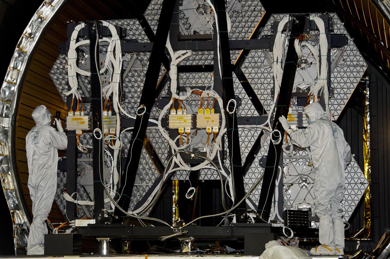 JAMES WEBB SPACE TELESCOPE CRYOGENIC TEST #4 SIX MIRROR DE-INTEGRATION, JULY 13, 2010, MSFC X-RAY & CRYOGENIC FACILITY