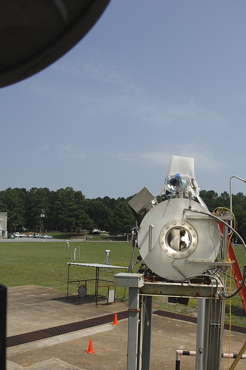 PA084 SOLAR THERMAL PROPULSION BLDG 4590. STROFIO THERMAL BALANCE TEST, OVERALL VIEW OF TEST CHAMBER