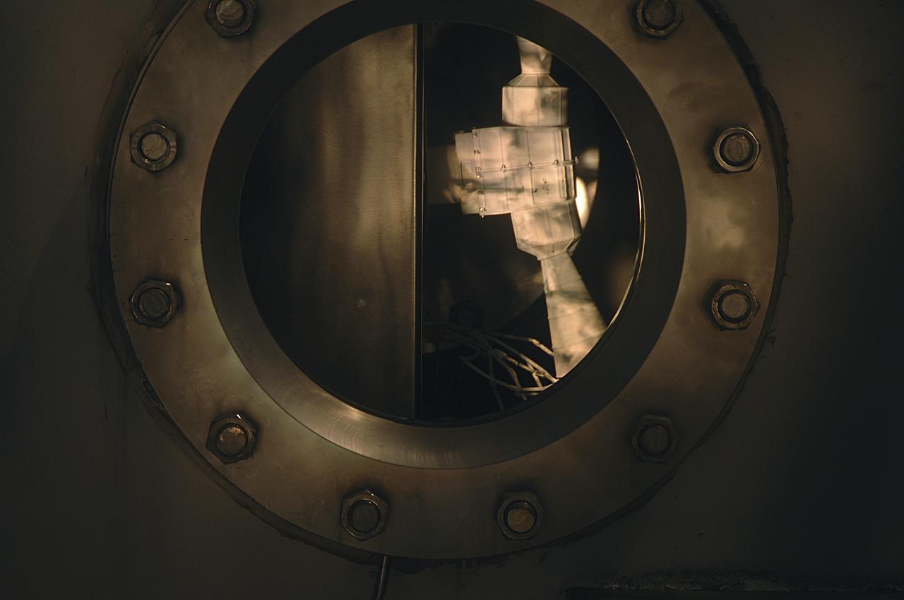 PA084 SOLAR THERMAL PROPULSION, BLDG 4590, STROFIO THERMAL BALANCE TEST, CLOSE UP VIEW OF TEST CHAMBERVIEW