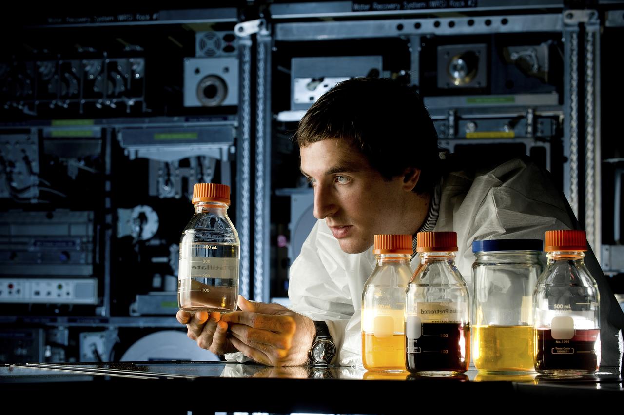 MATT MANSELL POSES FOR A PHOTO ILLUSTRATING THE ECLSS PROGRAM