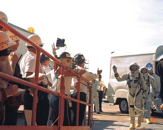 NASA image: 104-KSC-66C-1855