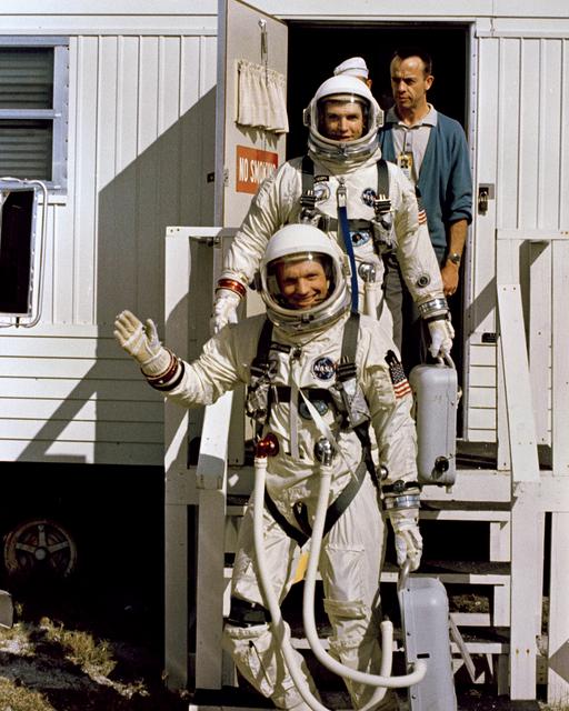 NASA image: 104-KSC-66C-1869