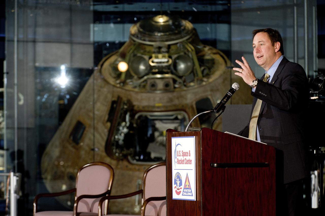 MSFC DIRECTOR ROBERT LIGHTFOOT SPEAKS WITH THE APOLLO 16 CAPSULE AS A BACKDROP AT THE U.S. SPACE AND ROCKET CENTER.  
