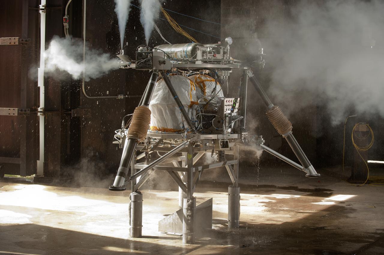 THE FIRST STAP DOWN TEST OF THE HOT FIRE ROBOTIC LANDER