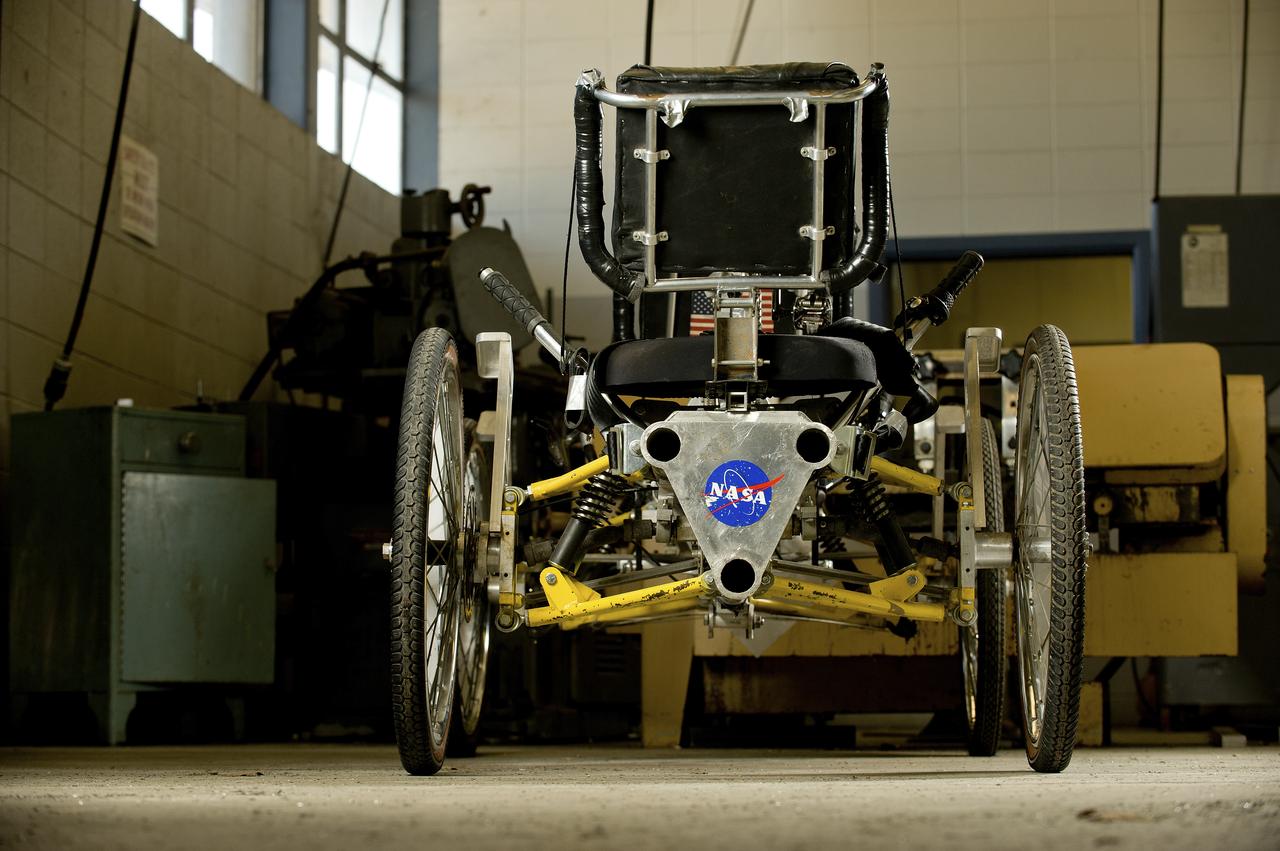 A CLOSE UP VIEW OF THE REAR ON A MOONBUGGY AT THE HUNTSVILLE CENTER FOR TECHNOLOGY
