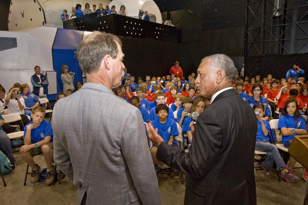 CHARLES BOLDEN NASA ADMINISTRATOR TOURING AND SPEAKING AT THE US. SPACE AND ROCKET CENTER, HUNTSVILLE, ALABAMA. ACCOMPANYING ADMINISTRATOR BOLDEN ARE DR. DEBORAH BARNHART, CEO OF THE USSARC, ROBERT LIGHTFOOT, CENTER DIRECTOR OF MARSHALL SPACE FLIGHT CENTER AND RETIRED NASA ASTRONAUT ROBERT LEE “HOOT” GIBSON, ADMINISTRATOR BOLDEN’S FIRST SPACE FLIGHT COMMANDER.