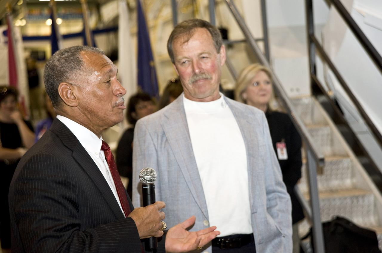 CHARLES BOLDEN NASA ADMINISTRATOR TOURING AND SPEAKING AT THE US. SPACE AND ROCKET CENTER, HUNTSVILLE, ALABAMA. ACCOMPANYING ADMINISTRATOR BOLDEN ARE DR. DEBORAH BARNHART, CEO OF THE USSARC, ROBERT LIGHTFOOT, CENTER DIRECTOR OF MARSHALL SPACE FLIGHT CENTER AND RETIRED NASA ASTRONAUT ROBERT LEE “HOOT” GIBSON, ADMINISTRATOR BOLDEN’S FIRST SPACE FLIGHT COMMANDER.