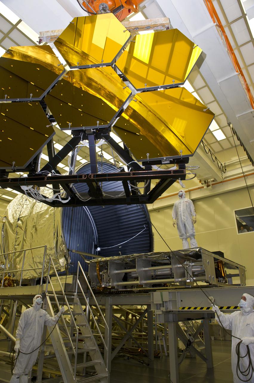BALL AEROSPACE ENGINEER DAVE CHANEY, (L), AND MARSHALL ENGINEER HARLAN HAIGHT, (R), GUIDE ARRAY OF SIX GOLD-PLATED JAMES WEBB SPACE TELESCOPE MIRRORS AFTER FINAL ACCEPTANCE TESTING AT MARSHALL'S X-RAY AND CRYOGENIC FACILITY