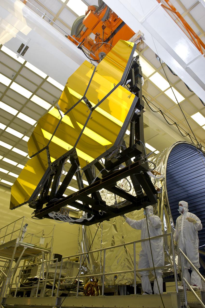 BALL AEROSPACE ENGINEER DAVE CHANEY, (L), AND MARSHALL ENGINEER HARLAN HAIGHT, (R), GUIDE ARRAY OF SIX GOLD-PLATED JAMES WEBB SPACE TELESCOPE MIRRORS AFTER FINAL ACCEPTANCE TESTING AT MARSHALL'S X-RAY AND CRYOGENIC FACILITY