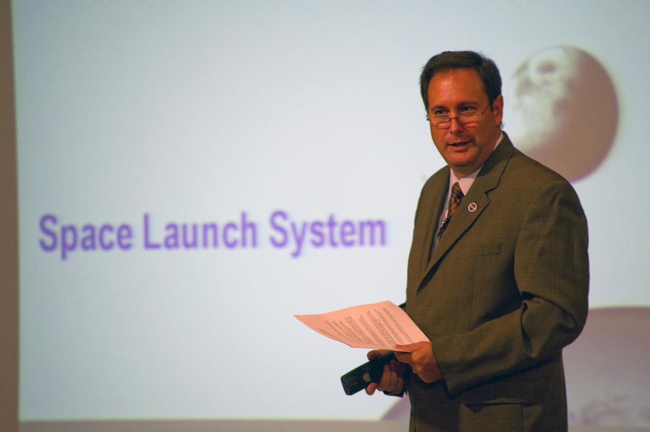 CENTER DIRECTOR ROBERT LIGHTFOOT DISCUSSES SLS (SPACE LAUNCH SYSTEM) MATTERS WITH MARSHALL EMPLOYEES IN ALL HANDS MEETING ON SEPTEMBER 15, 2011