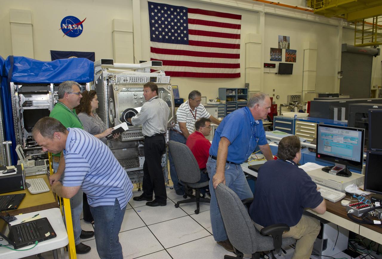 MSG TEAM MEMBERS AT WORK: (L TO R):  PHILLIP BRYANT, CHRIS BUTLER, GINGER FLORES, REGGIE SPIVEY, NEAL SCOTT, ANDREW TYGIELSKI, JOHN WILSON, TIM BROACH