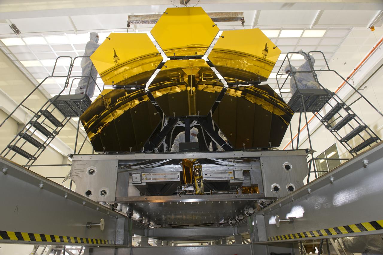 BALL AEROSPACE TECHNICIANS REMOVE FINAL SIX  JWST MIRRORS TESTED AT MSFC X-RAY AND CRYOGENIC FACILITY