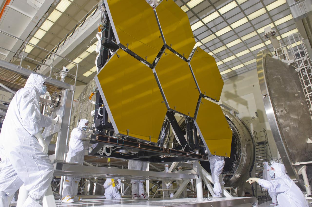 BALL AEROSPACE TECHNICIANS REMOVE FINAL SIX  JWST MIRRORS TESTED AT MSFC X-RAY AND CRYOGENIC FACILITY