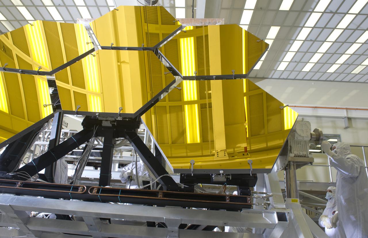 BALL AEROSPACE TECHNICIANS REMOVE FINAL SIX  JWST MIRRORS TESTED AT MSFC X-RAY AND CRYOGENIC FACILITY