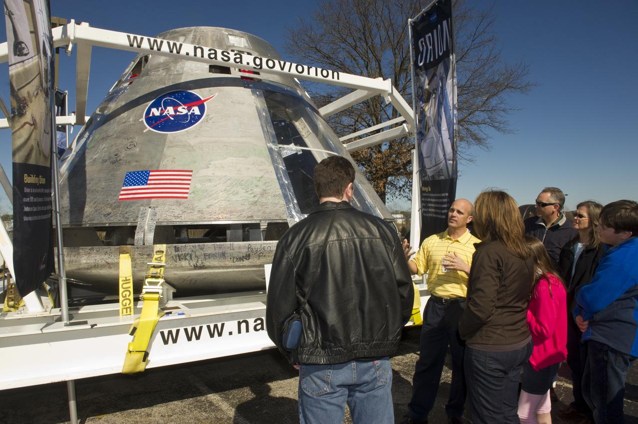 LARRY GAGLIANO SHARES INFORMATION ABOUT THE ORION MULTI-PURPOSE CREW VEHICLE WITH VISITORS TO THE USSRC