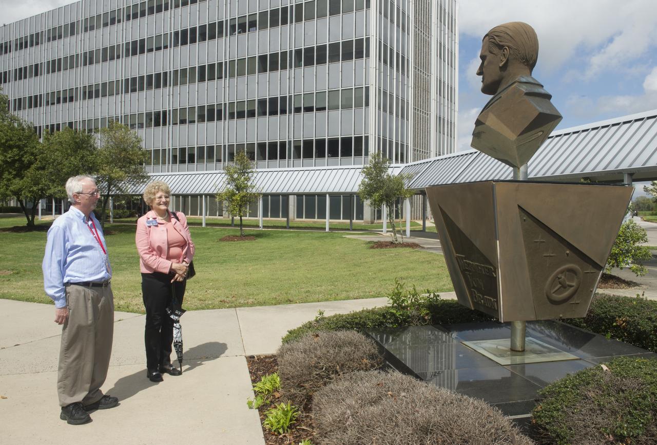 MSFC HISTORIAN MIKE WRIGHT AND IRIS VON BRAUN ROBBINS, DAUGHTER OF WERNHER VON BRAUN, VIEW VON BRAUN BUST IN 4200 COURTYARD.
