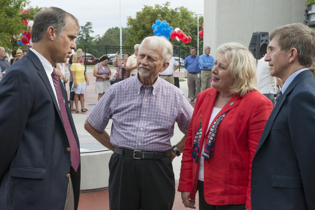 AUGUST 31, 2012 TRIBUTE TO APOLLO ASTRONAUT NEIL ARMSTRONG AT THE USSRC. L TO R: JONATHAN PETTUS, MSFC ACTING ASSOCIATE ADMINISTRATOR; FORMER ASTRONAUT OWEN GARRIOTT; FORMER ASTRONAUT JAN DAVIS AND FORMER ASTRONAUT FRED LESLIE.1200933F