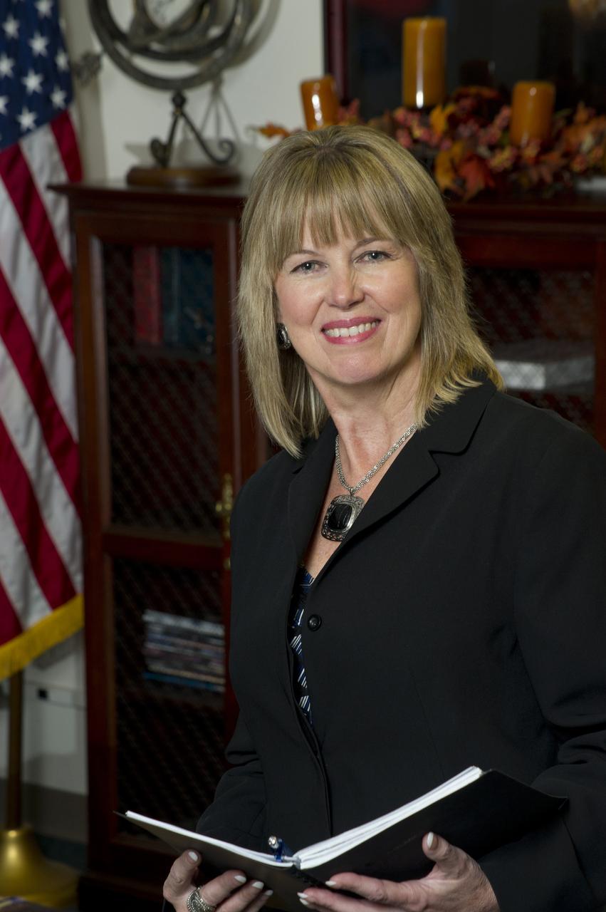 TERESA VANHOOSER-ENVORINMENTAL PORTRAIT