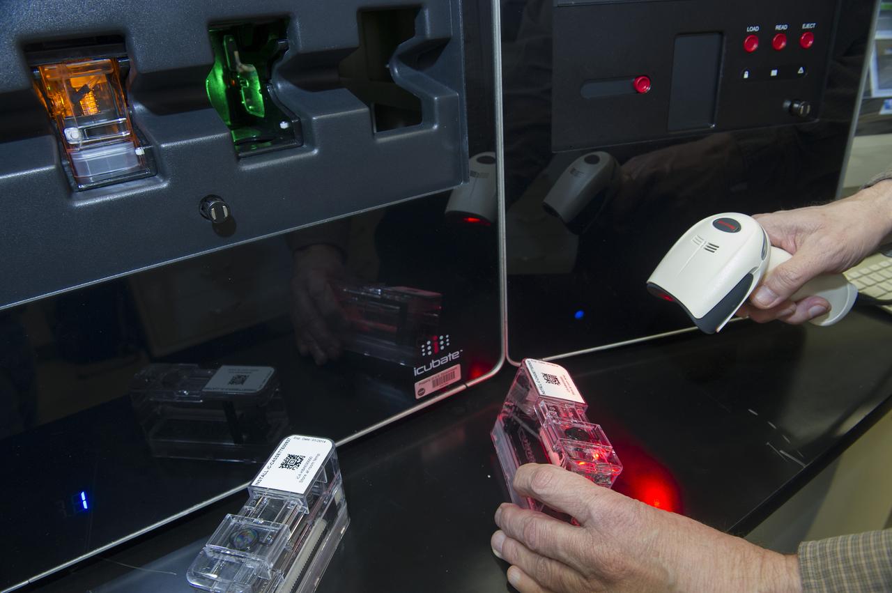 ICUBATE PROCESSOR WITH CASSETTE,  SCANNER, AND READER