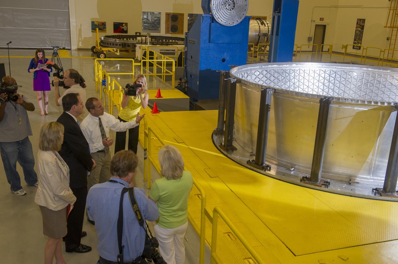 DAVID BEAMAN, MANAGER OF THE SPACECRAFT & PAYLOAD INTEGRATION OFFICE AT NASA'S SPACE LAUNCH SYSTEM, DISCUSSES THE FINER POINTS OF THE CONSTRUCTIONS OF THE SLS ADAPTER RING WITH NASA ASSOCIATE ADMINISTRATOR ROBERT LIGHTFOOT DURING MR. LIGHTFOOT'S VISIT TO THE MARSHALL SPACE FLIGHT CENTER