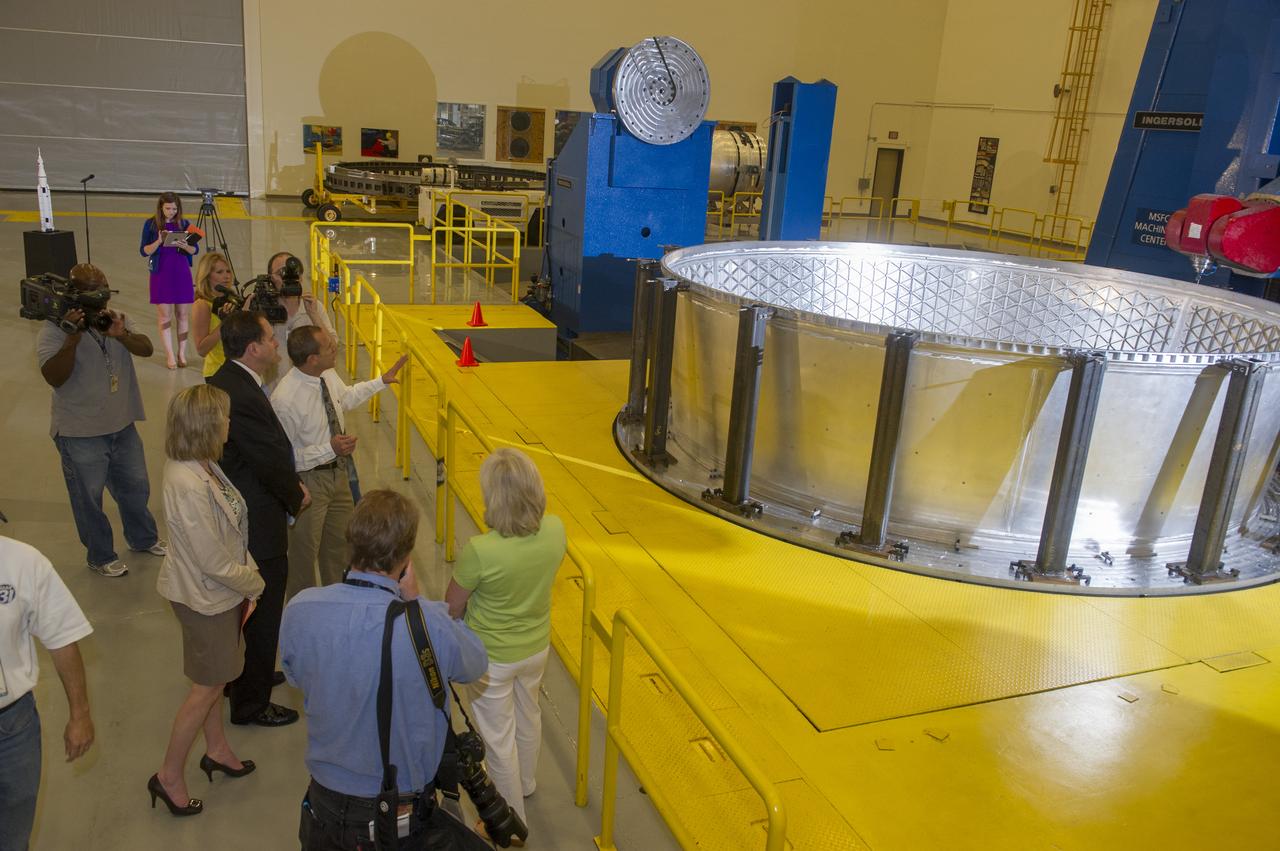 DAVID BEAMAN, MANAGER OF THE SPACECRAFT & PAYLOAD INTEGRATION OFFICE AT NASA'S SPACE LAUNCH SYSTEM, DISCUSSES THE FINER POINTS OF THE CONSTRUCTIONS OF THE SLS ADAPTER RING WITH NASA ASSOCIATE ADMINISTRATOR ROBERT LIGHTFOOT DURING MR. LIGHTFOOT'S VISIT TO THE MARSHALL SPACE FLIGHT CENTER