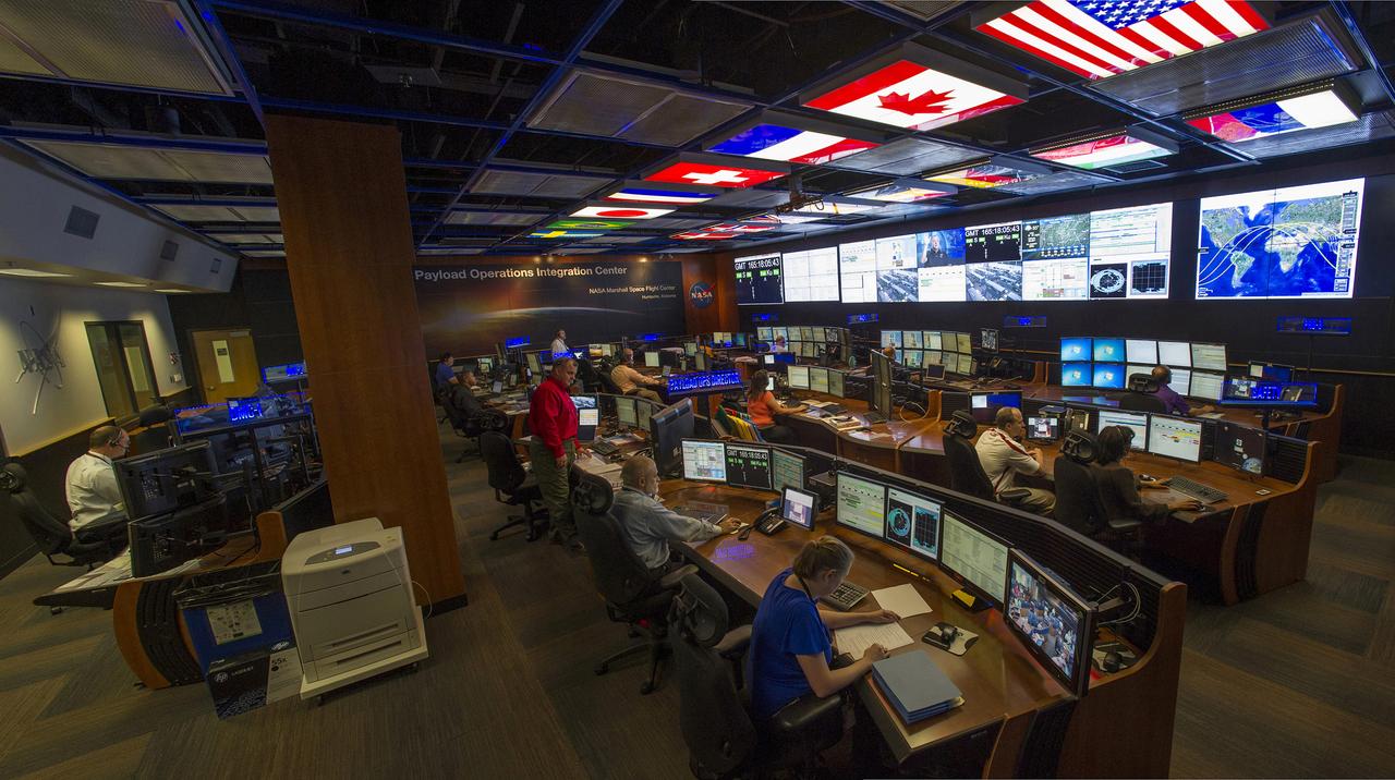  NEWLY REMODELED POIC (PAYLOAD OPERATIONS INTEGRATION CENTER) SHOWING ALL STATIONS STAFFED, JUNE 14, 2013 
