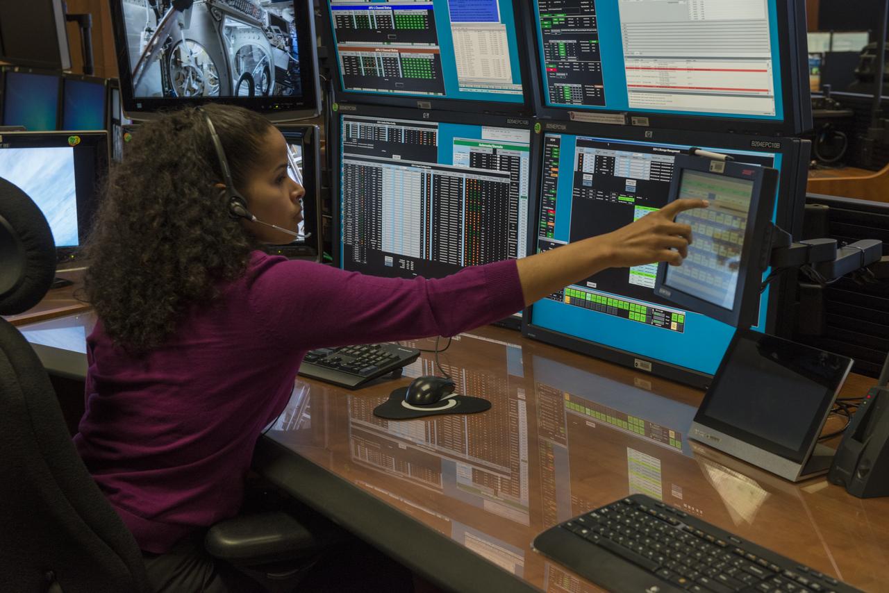 PANORAMA PHOTOGRAPHS OF THE NEWLY REMODELED PAYLOAD OPERATIONS INTEGRATION CENTER (POIC) IN BUILDING 4663 AT THE MARSHALL SPACE FLIGHT CENTER