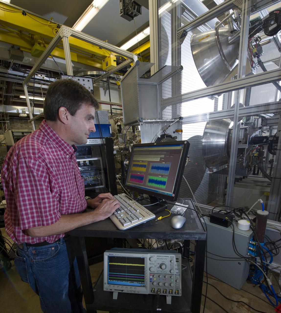 HISET/ HIGH INTENSITY SOLAR ENVIRONMENT TEST (SOLAR ENVIRONMENT SYSTEM WITH LAMPS THAT REPLICATE THE SUN’S BRIGHTNESS AND RANGE, COMBINED WITH A PROTON ACCELERATOR