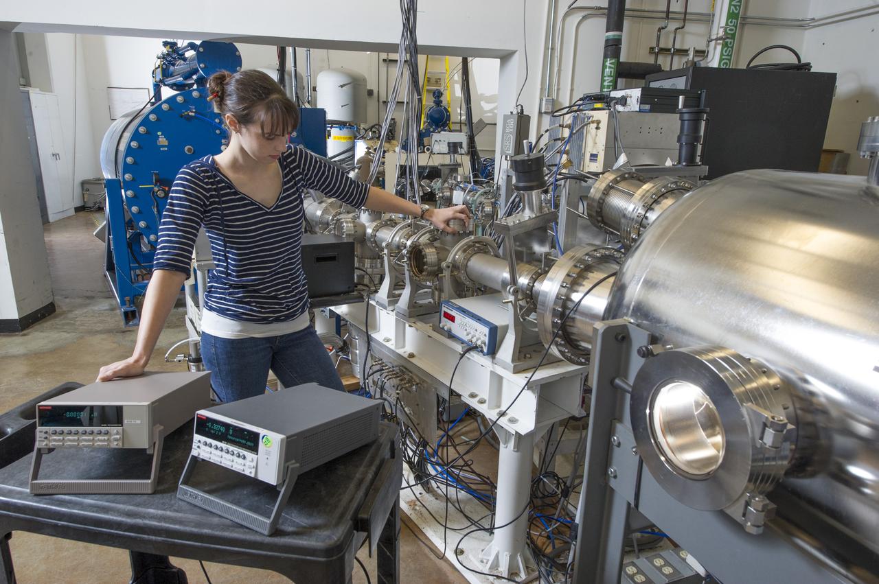 COMBINED ENVIRONMENTAL EFFECTS FACILITY (PELLETRON PARTICLE ACCELERATOR FOR RADIATION EXPOSURES) PHYLLIS WHITTLESEY