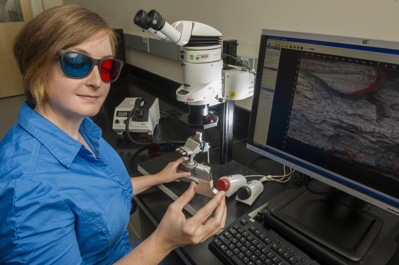 ELLEN RABENBERG, EM31, FAILURE ANALYSIS AND METALLURGY BRANCH, DIAGNOSTICS TEAM MEMBER WITH 3D MICROSCOPE