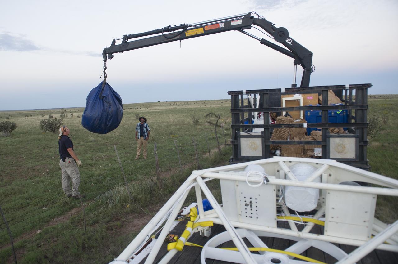 HEROES PAYLOAD AWAITS LAUNCH AS HELIUM BALLOON INFLATES IN BACKGROUND, FORT SUMNER, NEW MEXICO, SEPTEMBER 21, 2013