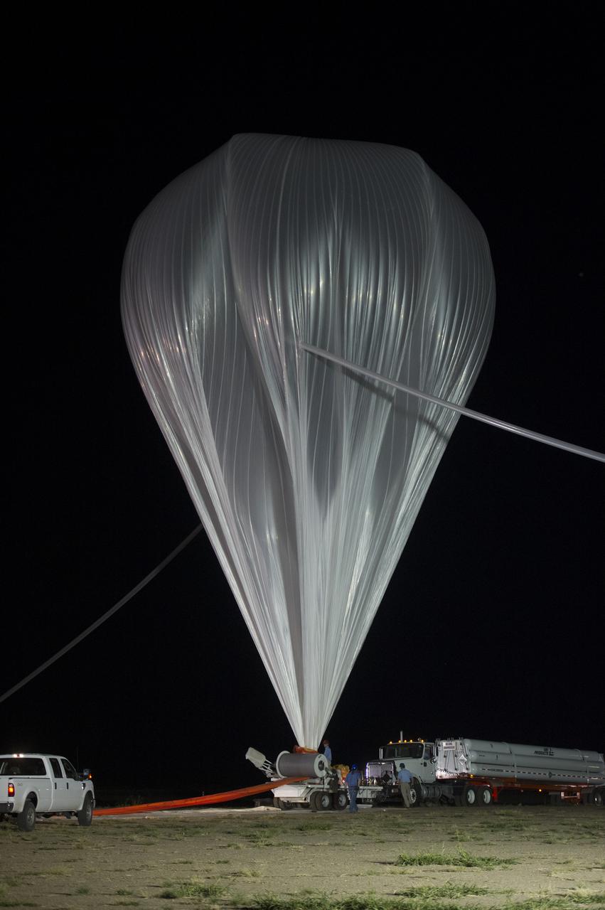 HEROES PAYLOAD AWAITS LAUNCH AS HELIUM BALLOON INFLATES IN BACKGROUND, FORT SUMNER, NEW MEXICO, SEPTEMBER 21, 2013