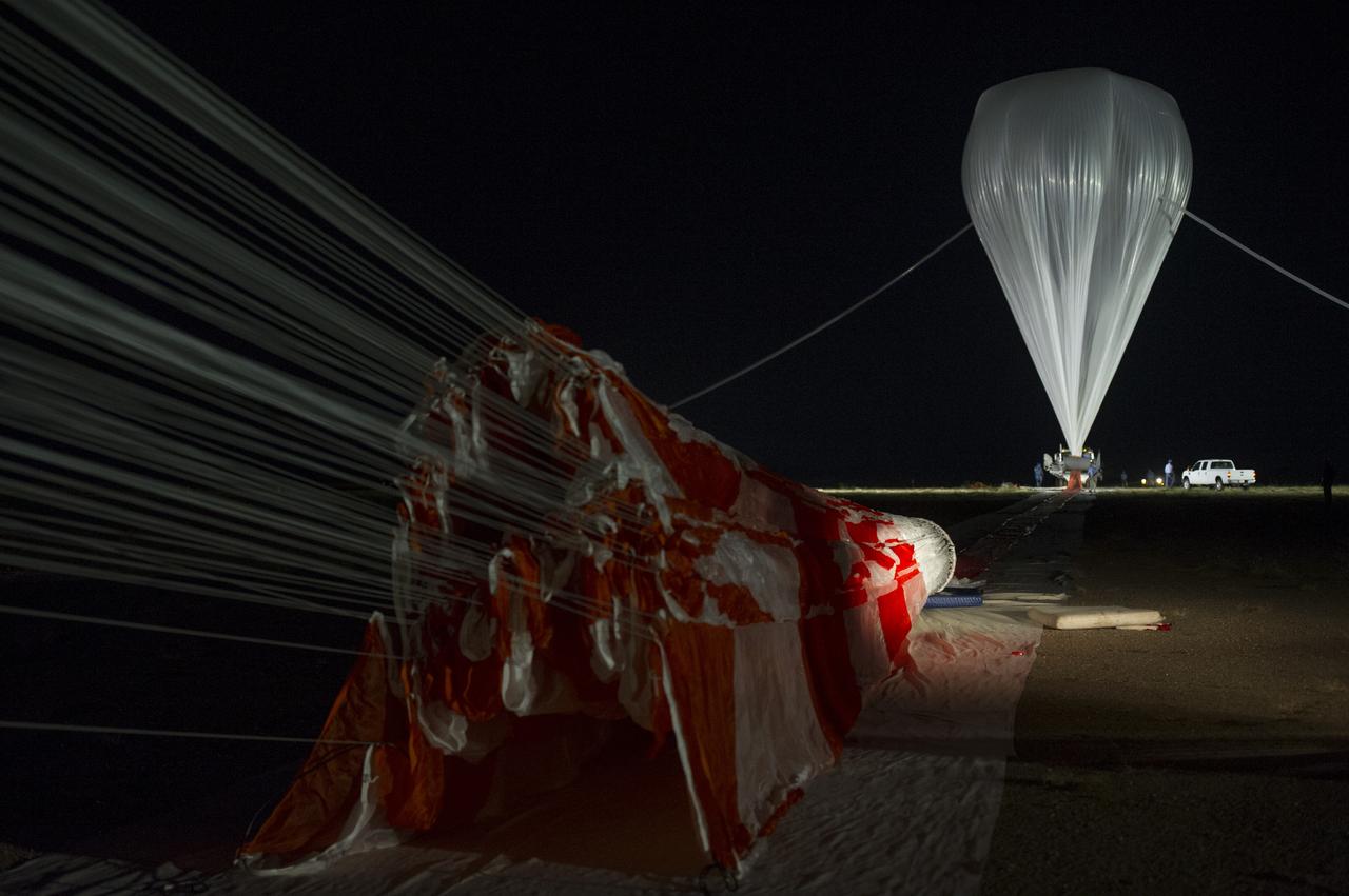 HEROES PAYLOAD AWAITS LAUNCH AS HELIUM BALLOON INFLATES IN BACKGROUND, FORT SUMNER, NEW MEXICO, SEPTEMBER 21, 2013