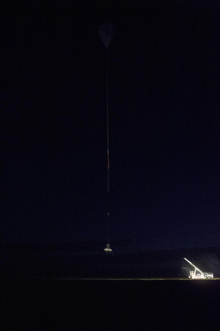 HEROES PAYLOAD AWAITS LAUNCH AS HELIUM BALLOON INFLATES IN BACKGROUND, FORT SUMNER, NEW MEXICO, SEPTEMBER 21, 2013