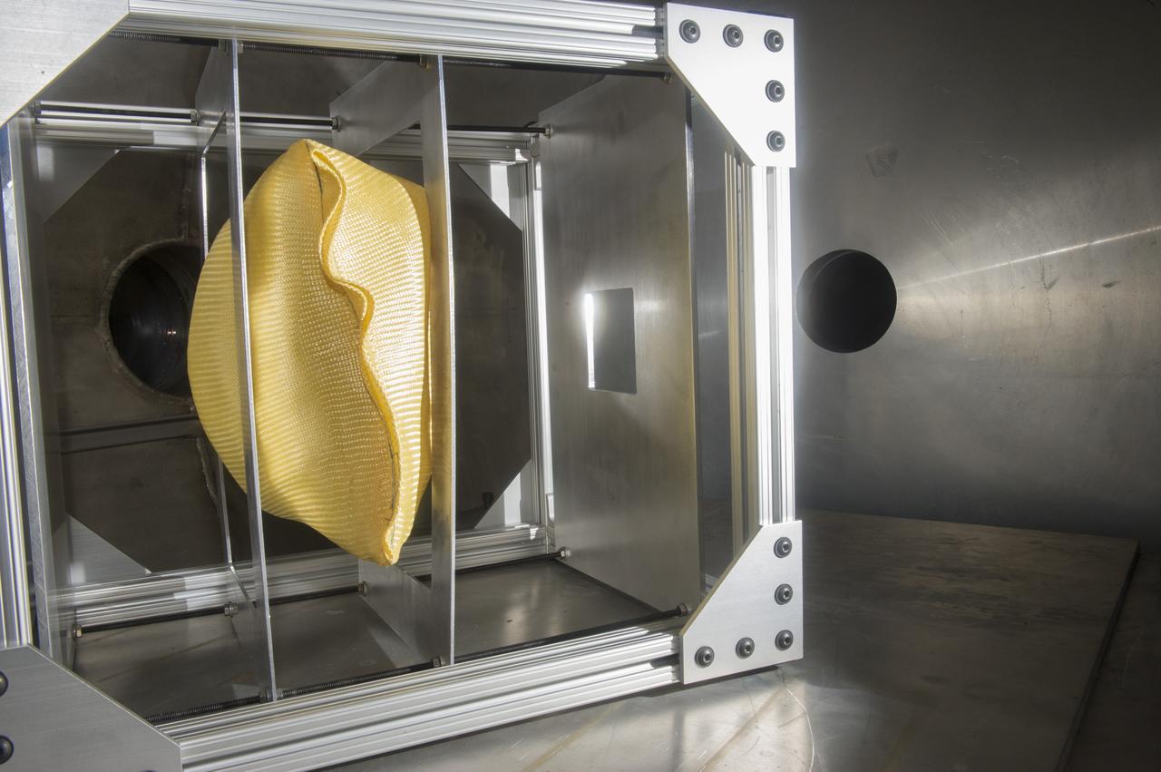 KEVLAR BALLOON TARGET MATERIAL IN MICROLIGHT GAS GUN