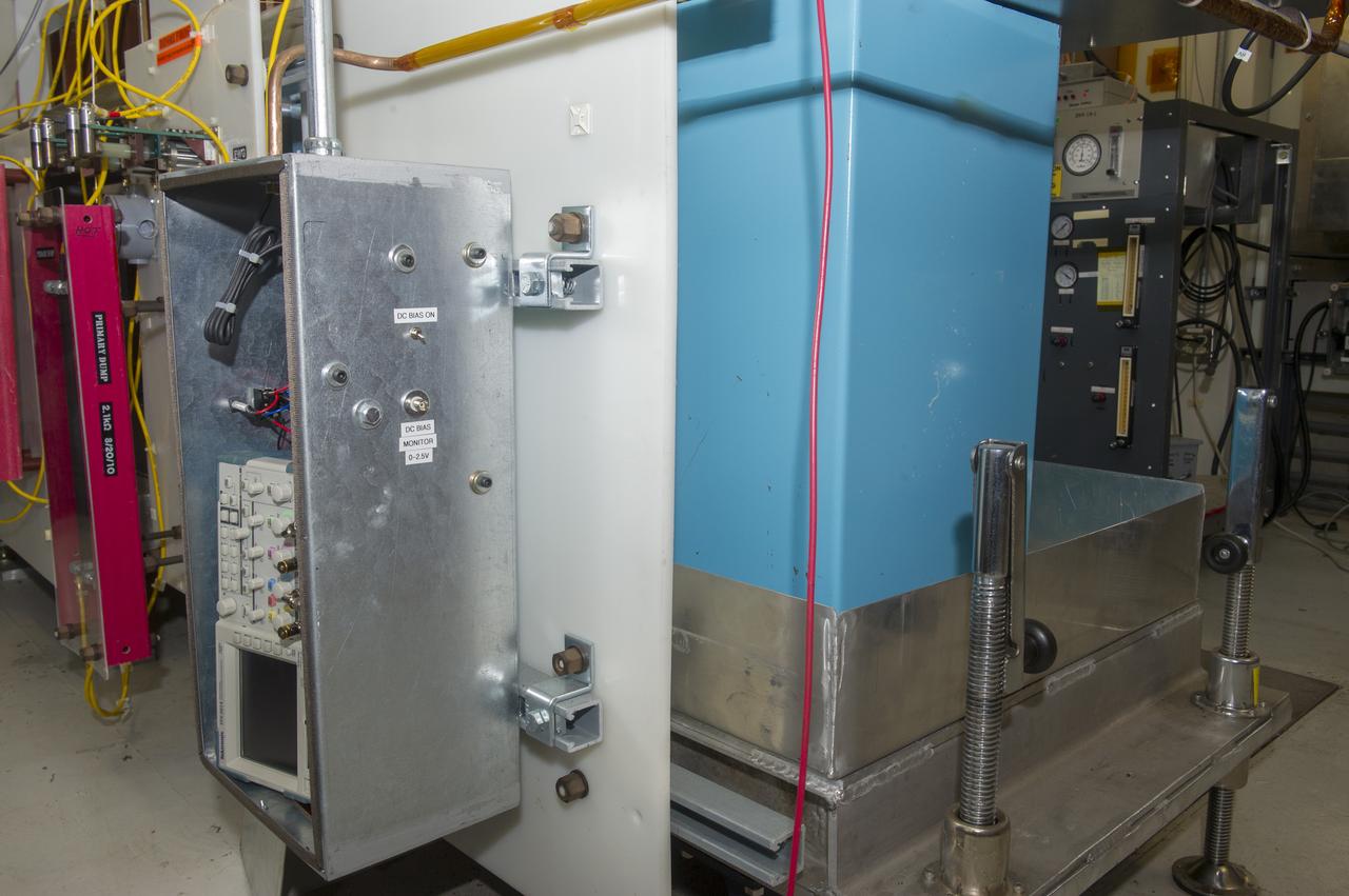 EXPLODING WIRE GUN WITH CAPACITORS