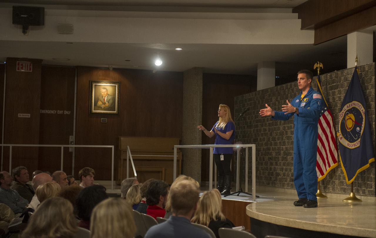 ASTRONAUT CHRIS CASSIDY, WHO LIVED AND WORKED FIVE MONTHS AS AN EXPEDITION 36 FLIGHT ENGINEER ABOARD THE INTERNATIONAL SPACE STATION, ADDRESSES MSFC EMPLOYEES AND HIGH SCHOOL STUDENTS FOR MISSION HIGHLIGHTS PROGRAM ON 1/22/14